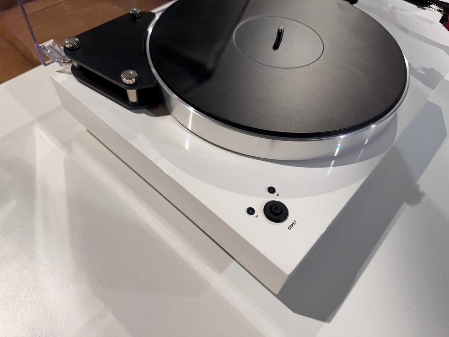 Pro-Ject Audio Xtension 9 turntable with Ortofon Quintet Black S cartridge