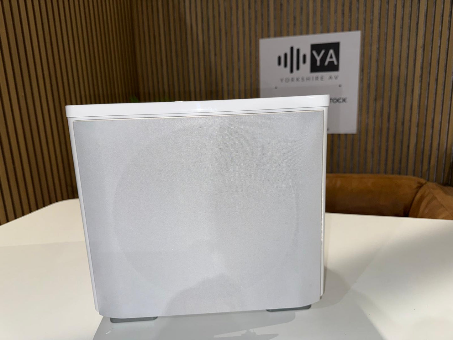 REL HT/1003 subwoofer (white)
